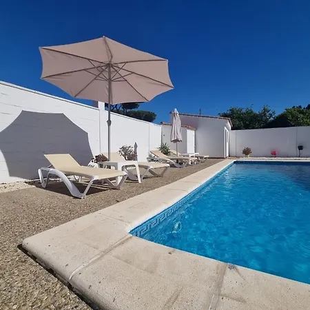Casa Bond Villa